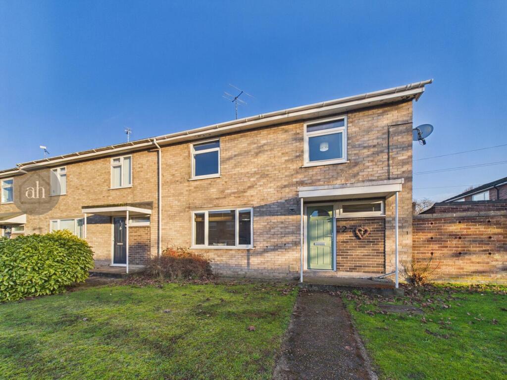 3-bed terraced on Salmon Walk, Bury St. Edmunds, £240,000