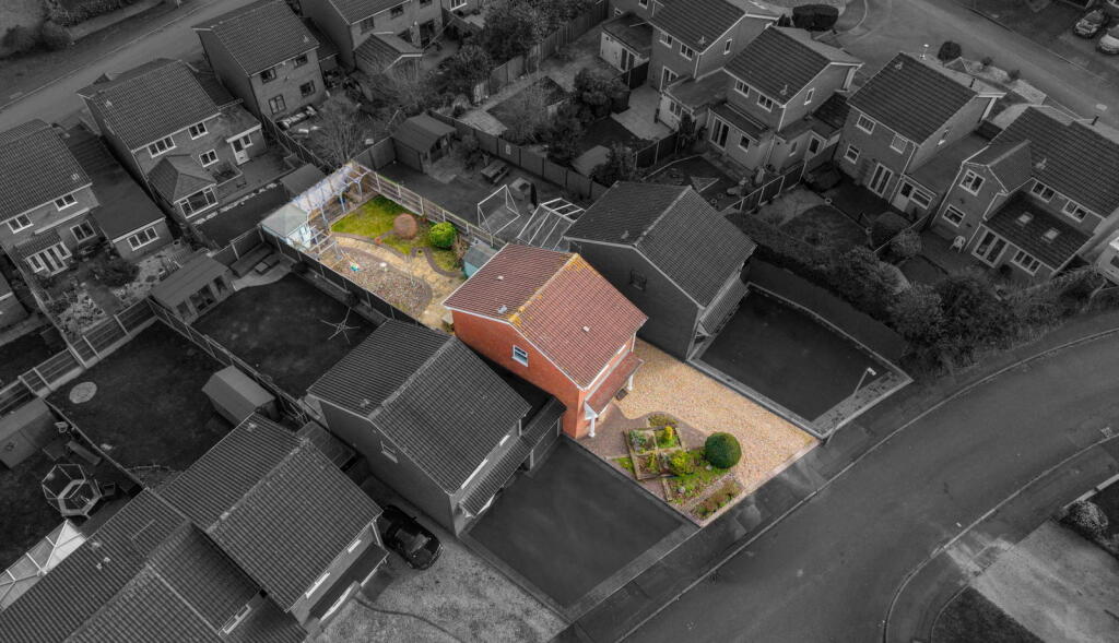 Suffolk Drive, Brierley Hill, DY5 photo 2