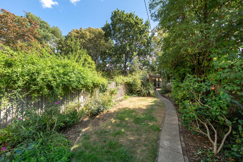 House in London - View 5