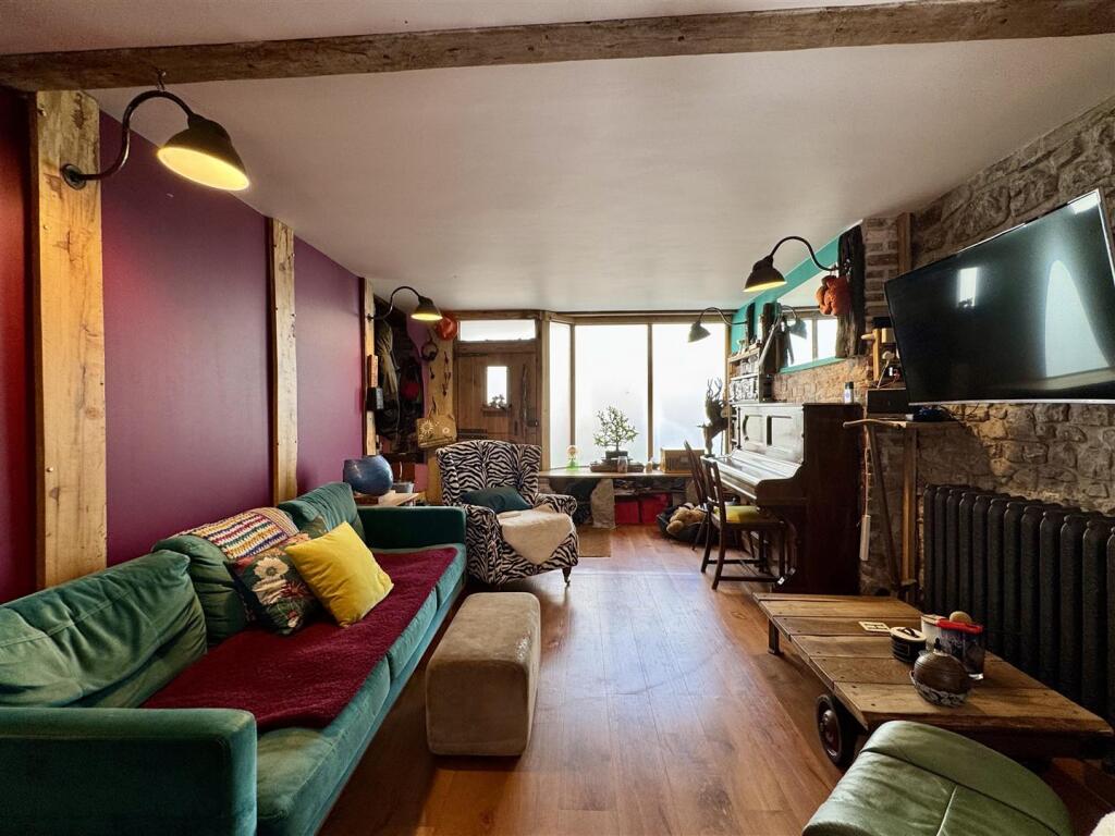 House in Newport - More