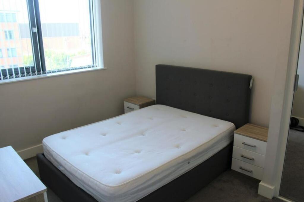 Apartment in Leeds, Woodhall Hills - View 4