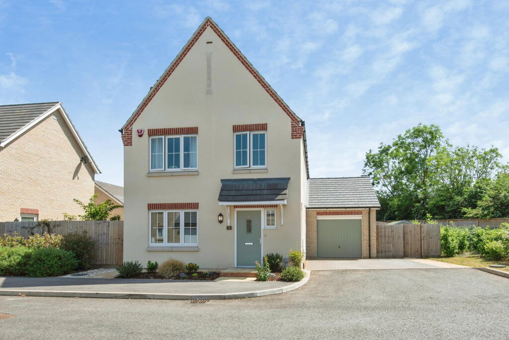 4-bed detached on Turnpike Grove, Henlow, Central Bedfordshire, SG16 6LU, £535,000