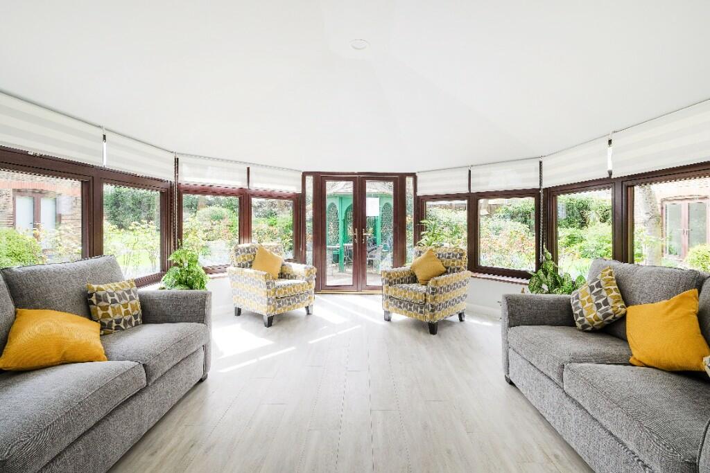 Apartment in Ilford, Clayhall - View 3