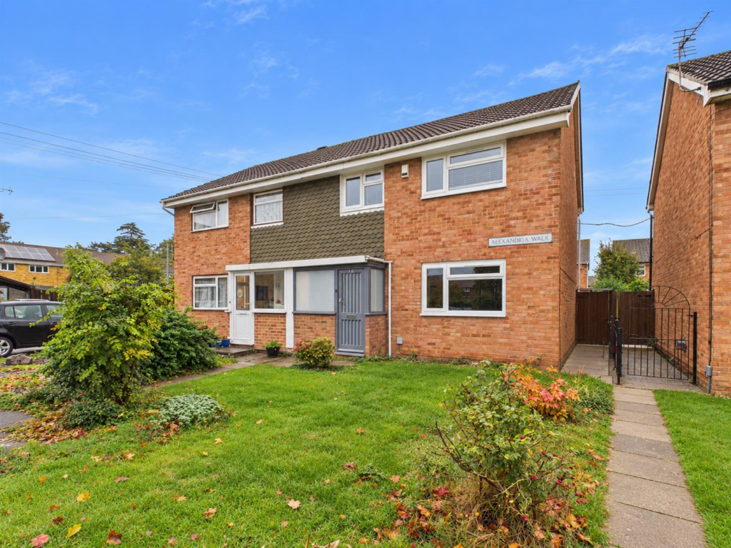3-bed semi-detached on Alexandria Walk, Cheltenham, £330,000