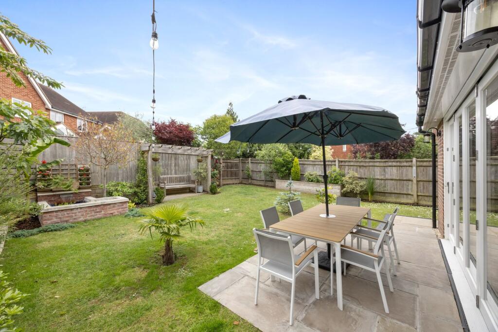 House in Horsham, Highwood - View 4