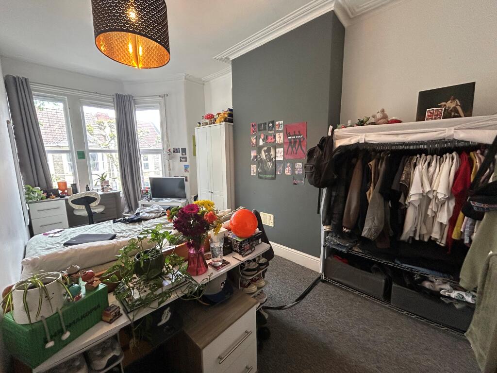 6 bedroom house for rent