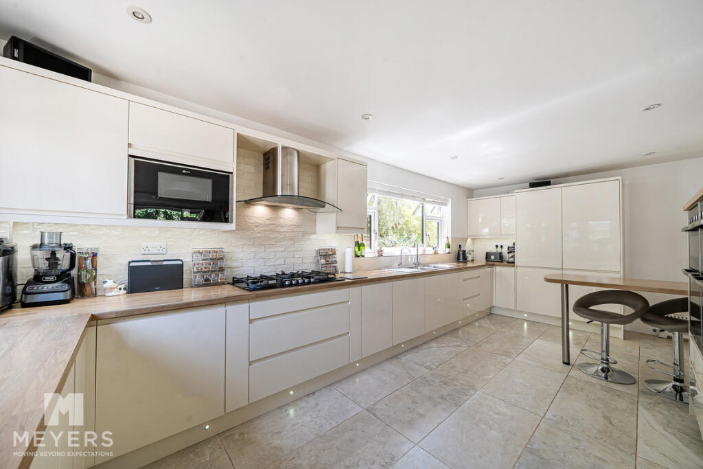 House in Corfe Mullen - View 6