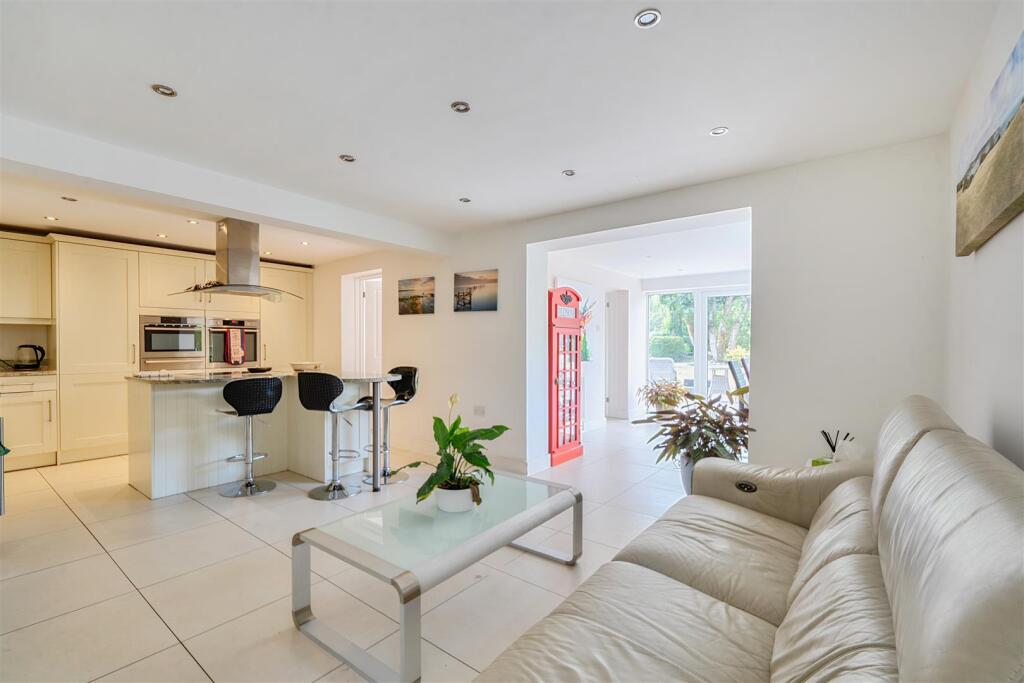 House in Aston Clinton, Buckinghamshire - View 2