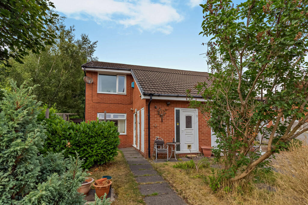 2-bed flat on Armitage Close, Manchester, M24, £122,000