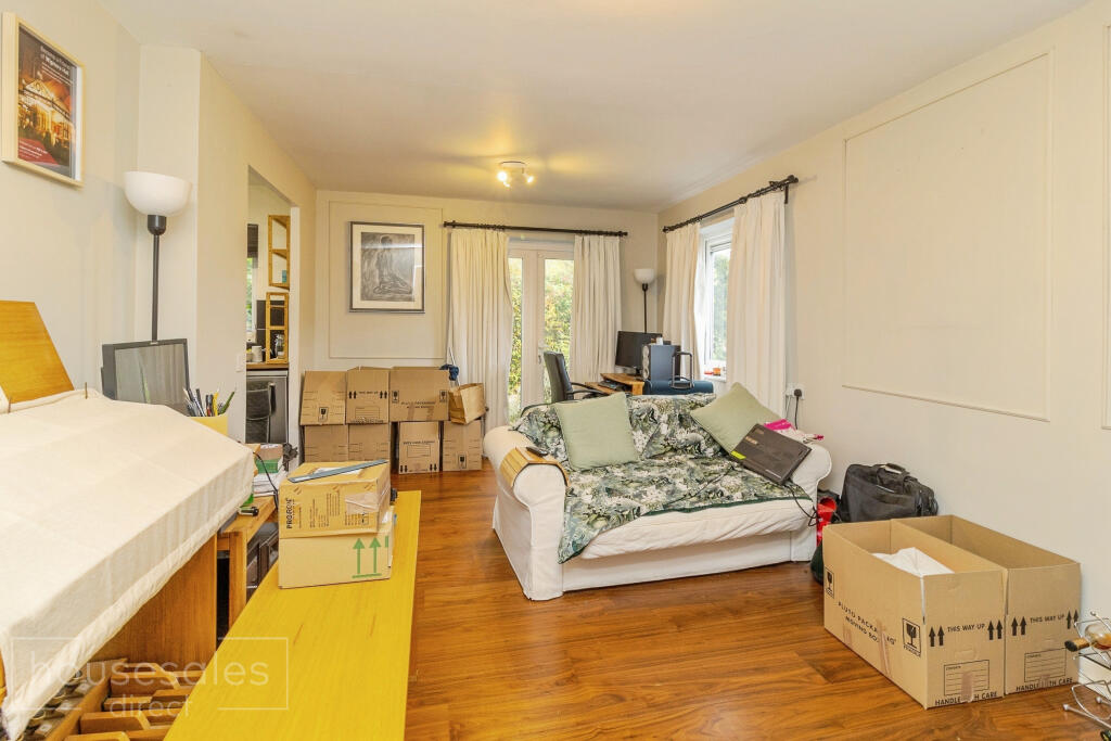 Apartment in Milton Keynes - View 4