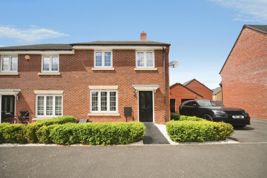4-bed semi-detached on Aylesbury Drive, Houghton Regis, Dunstable, £415,000