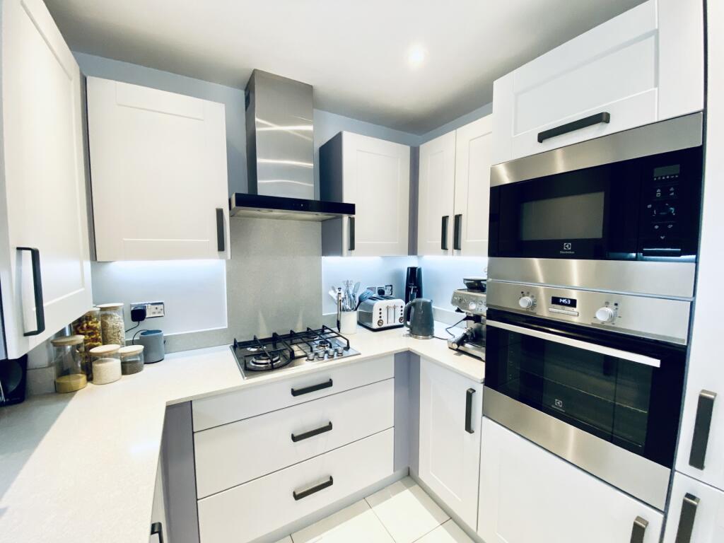 House in Hart, Hartley Wintney - View 4