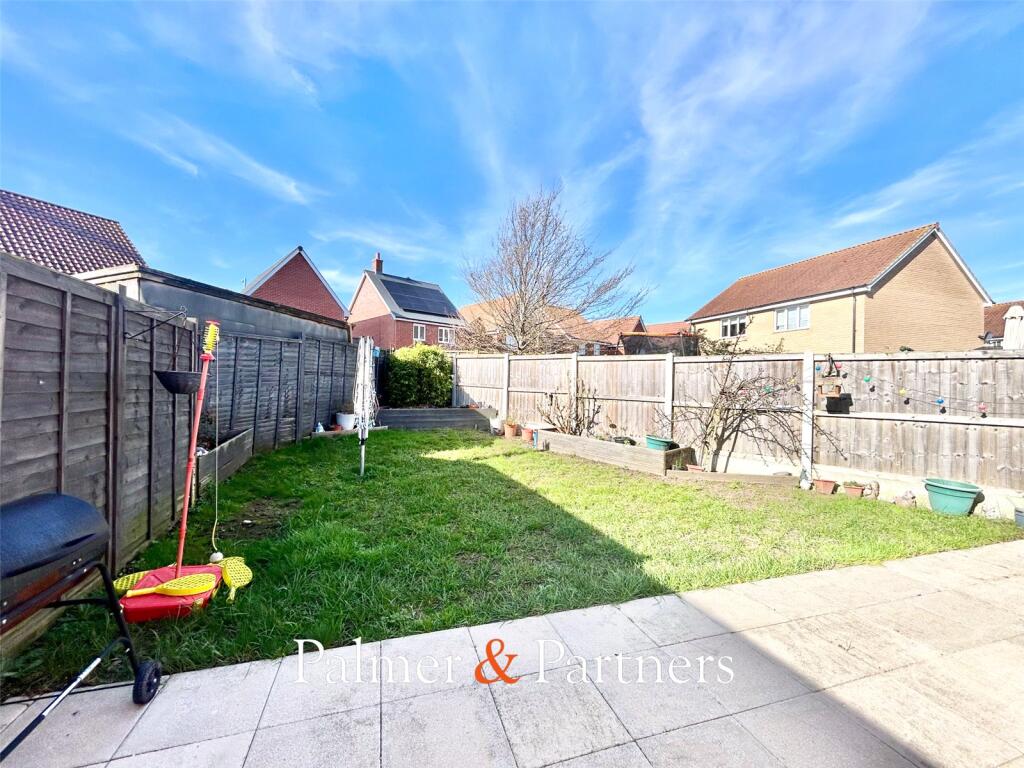 Glover Close, Clacton-on-Sea, Essex, CO16 photo 4
