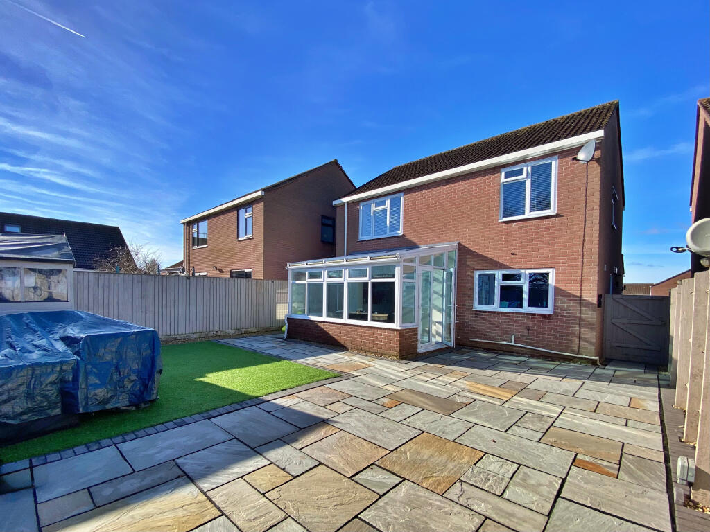 Sunderland Close, Bowerhill, Melksham, Wiltshire photo 2