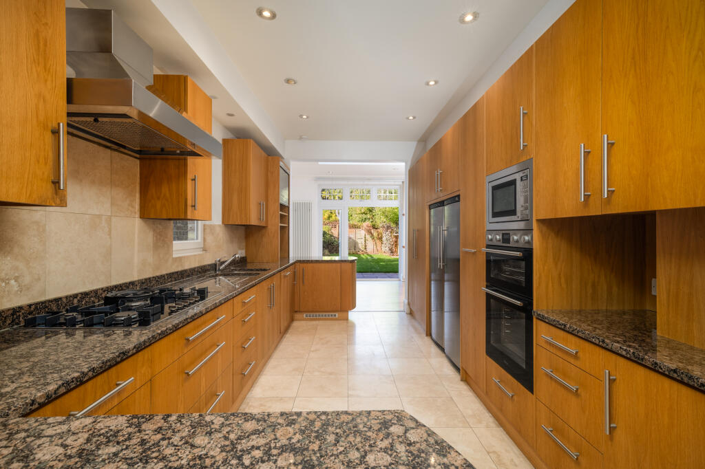House in London - View 5