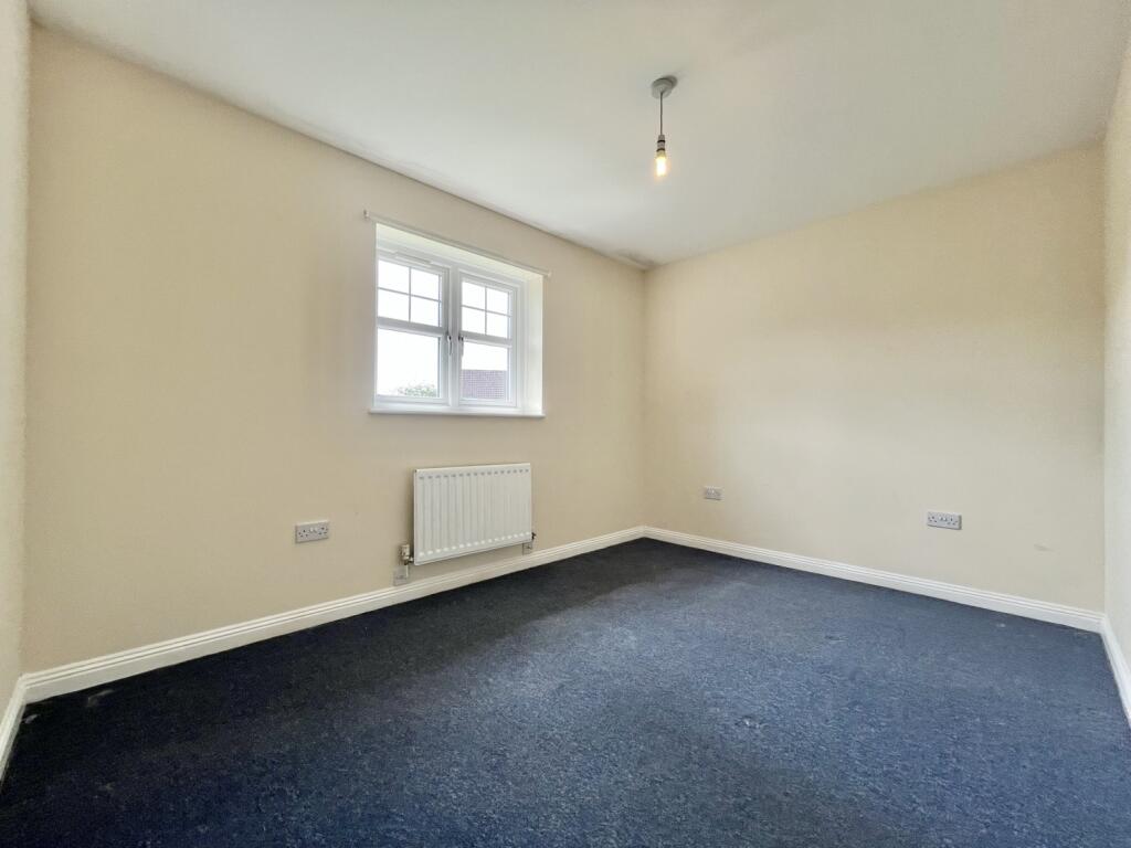 House in Wolverhampton, West Midlands - More