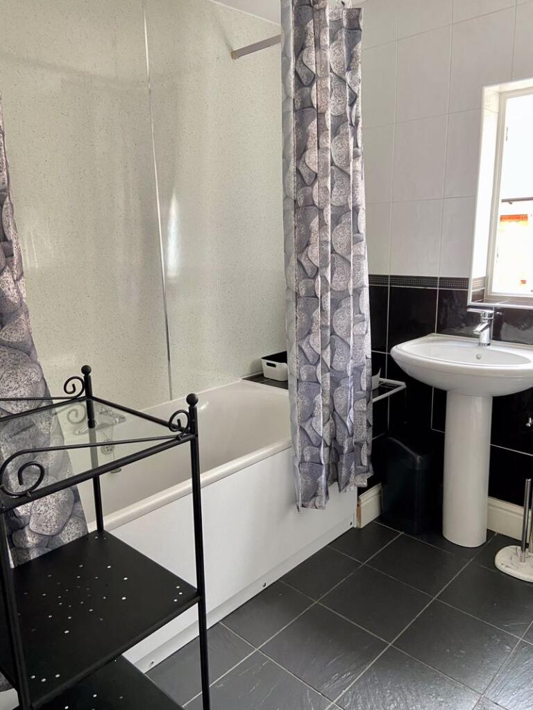 6 bedroom terraced house for rent