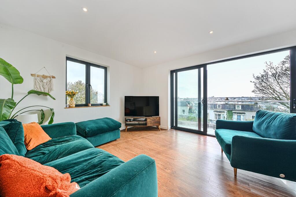 House in Plymouth, Mutley - View 3