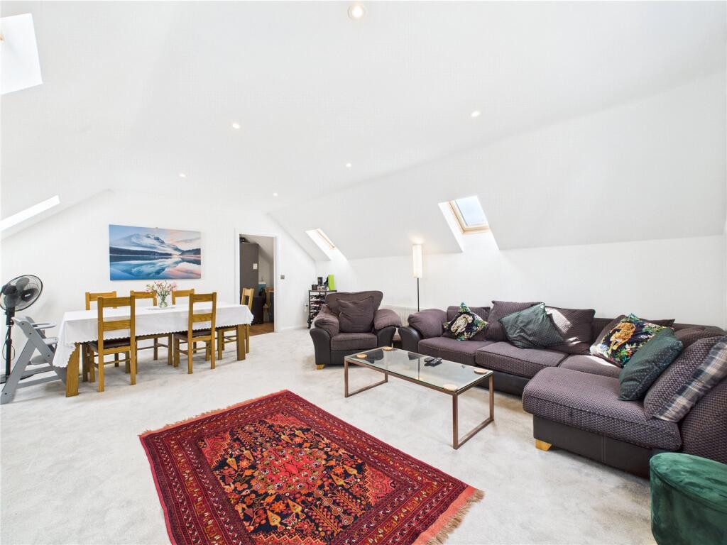 Main image of property: Reading Road South, Fleet, Hampshire, GU52