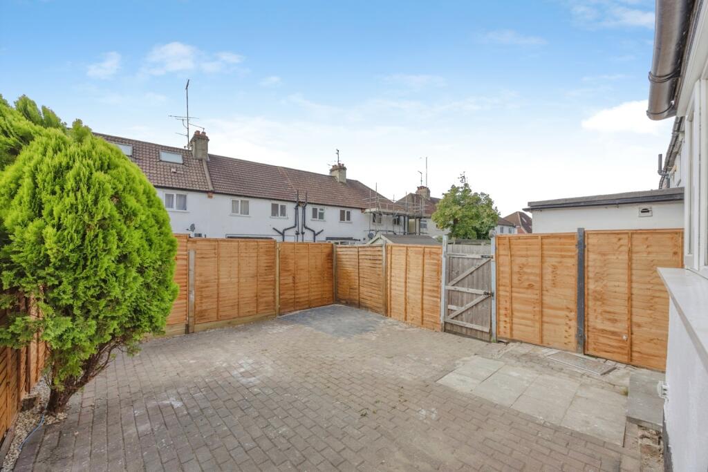 House in Croydon - View 5