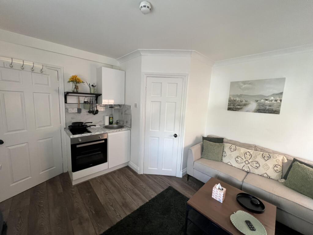 Main image of property: Spencer Avenue, Flat 5 (first floor), Coventry, West Midlands, CV5 6NP
