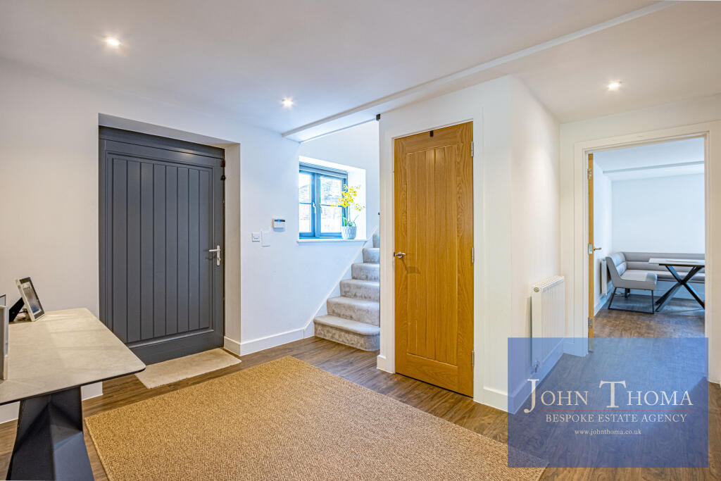 House in Romford, Harold Hill - View 5