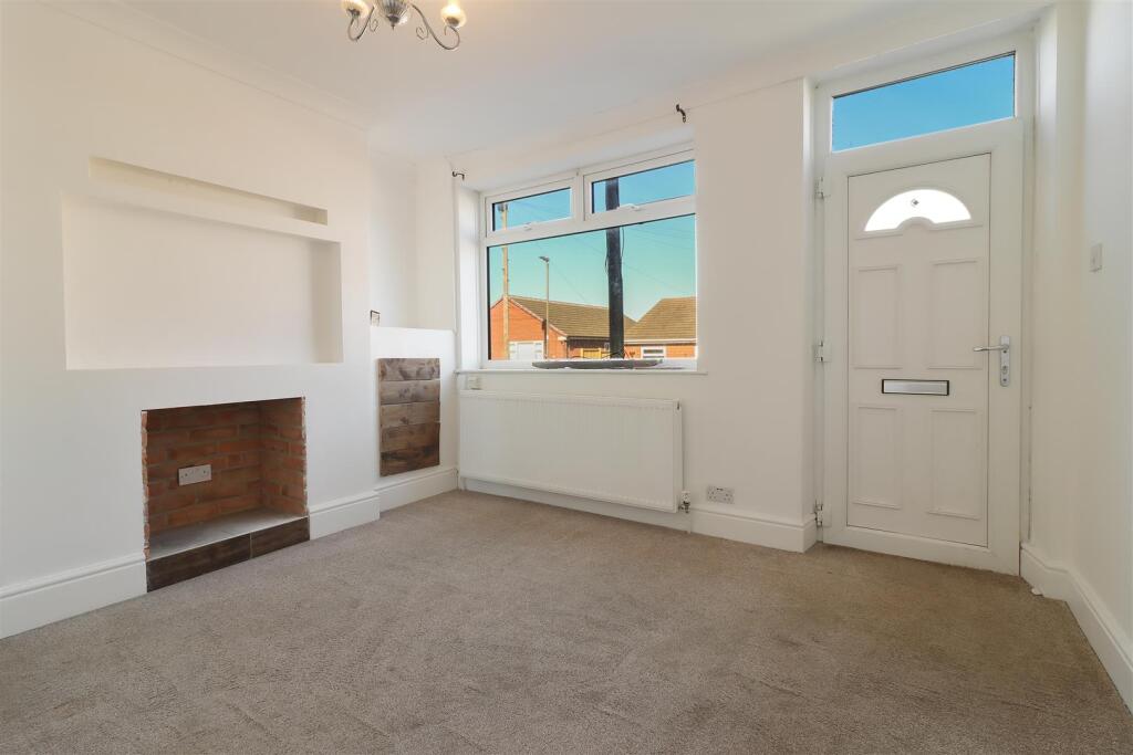 Knighton Street, North Wingfield photo 4