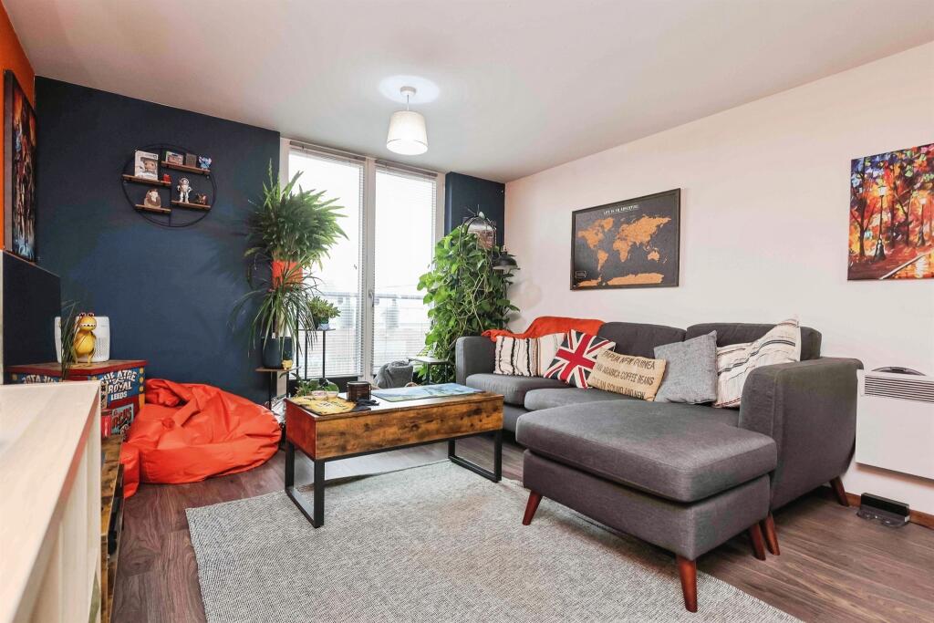 Apartment in Birmingham, Lyndon Green - View 2