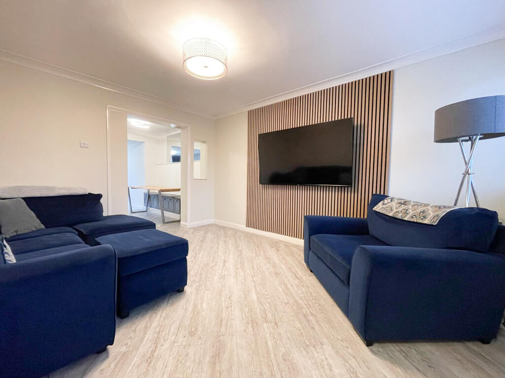 1, Longcroft Grove, Audenshaw photo 2