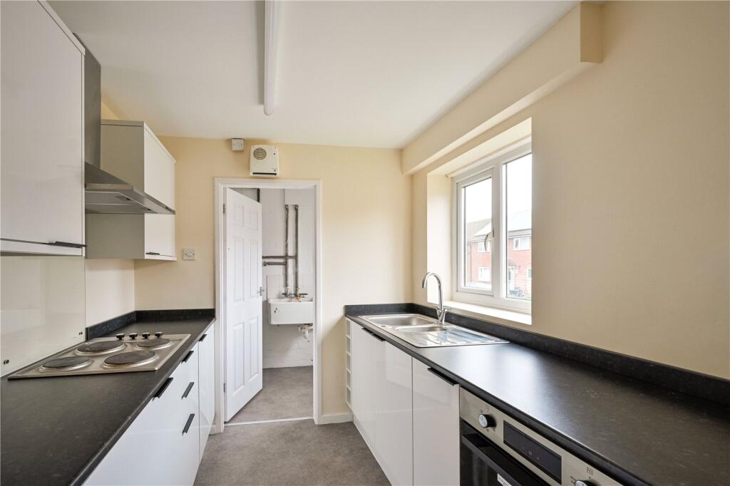 Embry Avenue, Stafford, Staffordshire, ST16 photo 2