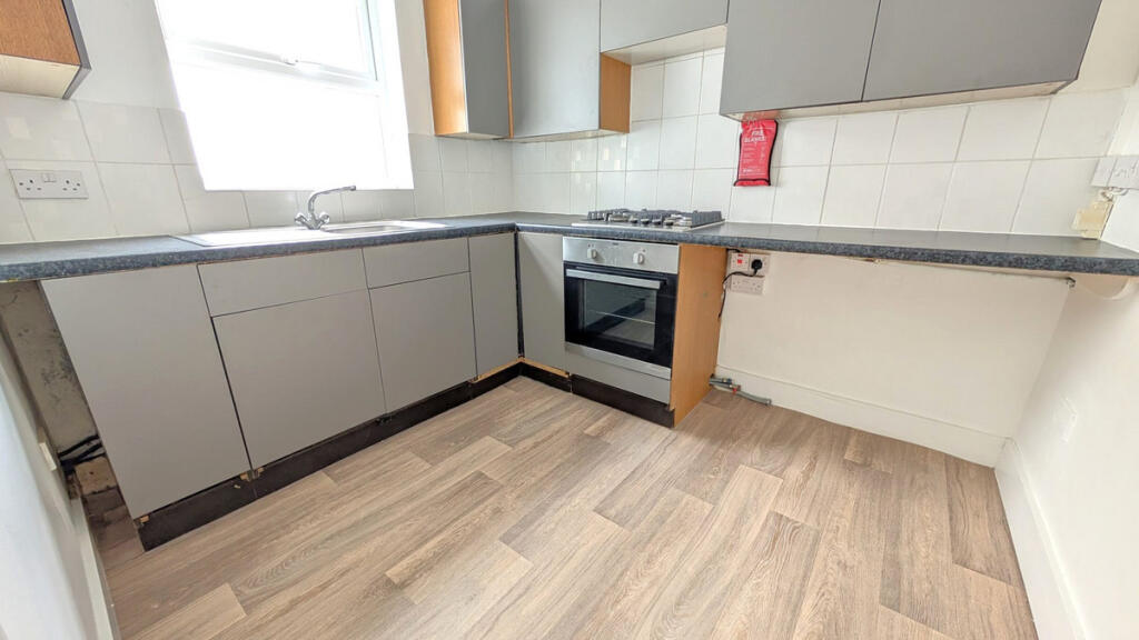 Terminus Road, Littlehampton, BN17 photo 5