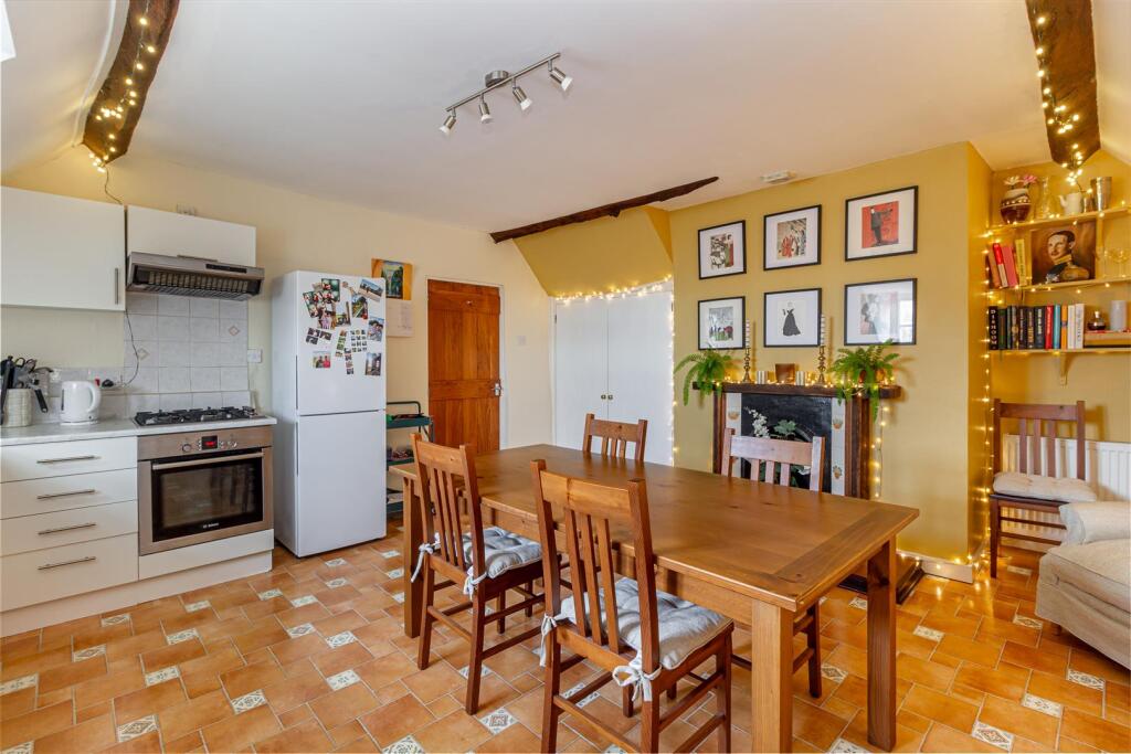 Apartment in Worcester, Worcestershire - View 2