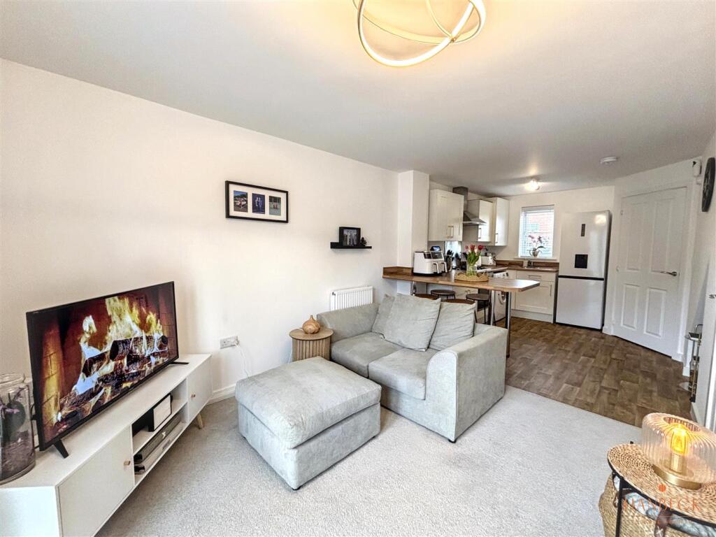 House in Hull, Kingswood - More
