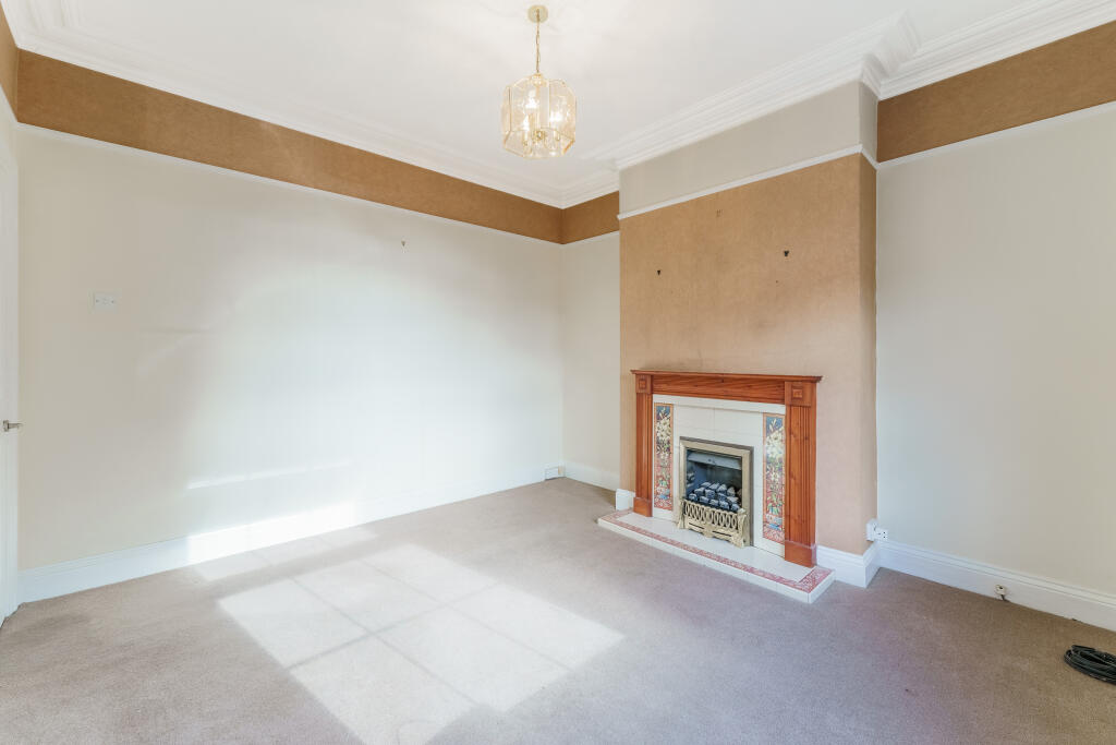 House in Wakefield, Round Hill, Cutsyke - View 4
