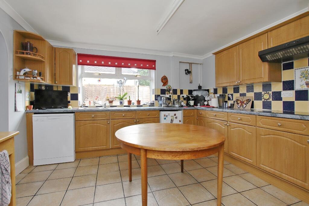 *** LARGE GARDEN AND PLOT***Andover Road, SP11 photo 3