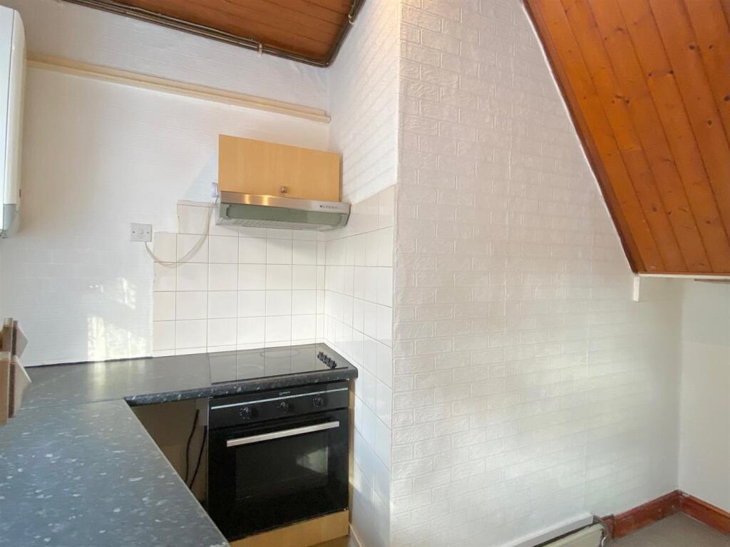 House in Huddersfield - View 5