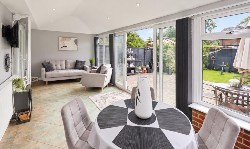 Apartment in Southampton - View 5