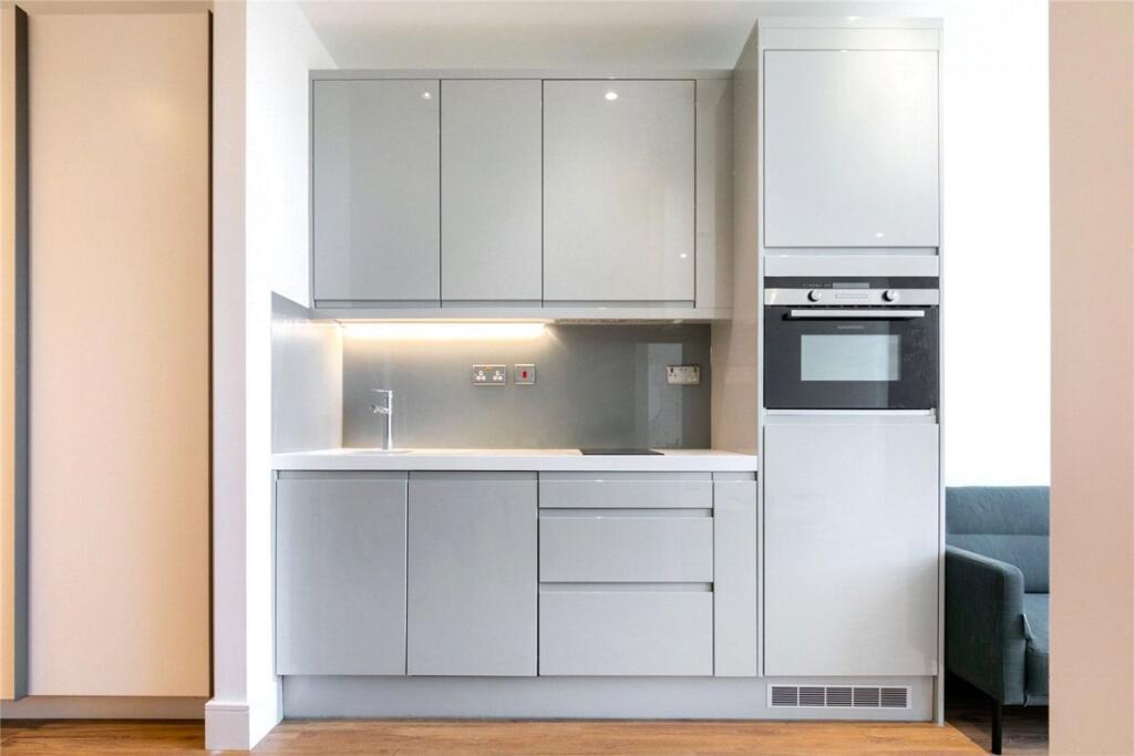 Apartment in London - More