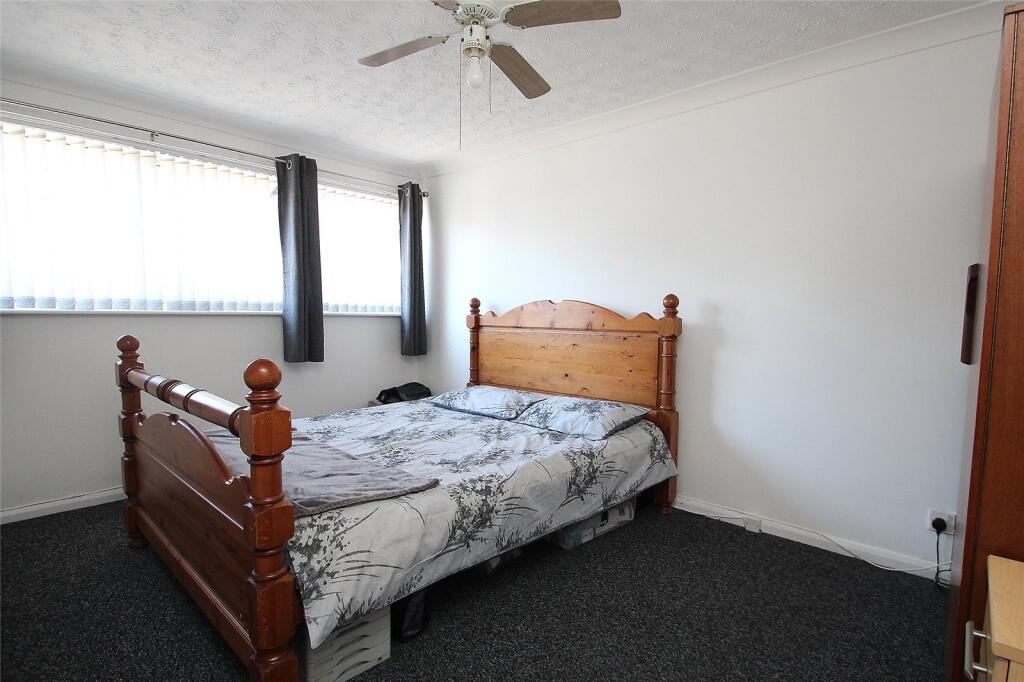 Bishopsfield Road, Fareham, Hampshire, PO14 - More