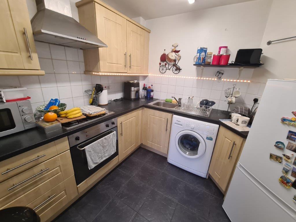 Flat 9 Emanuel Court, Oldham photo 3