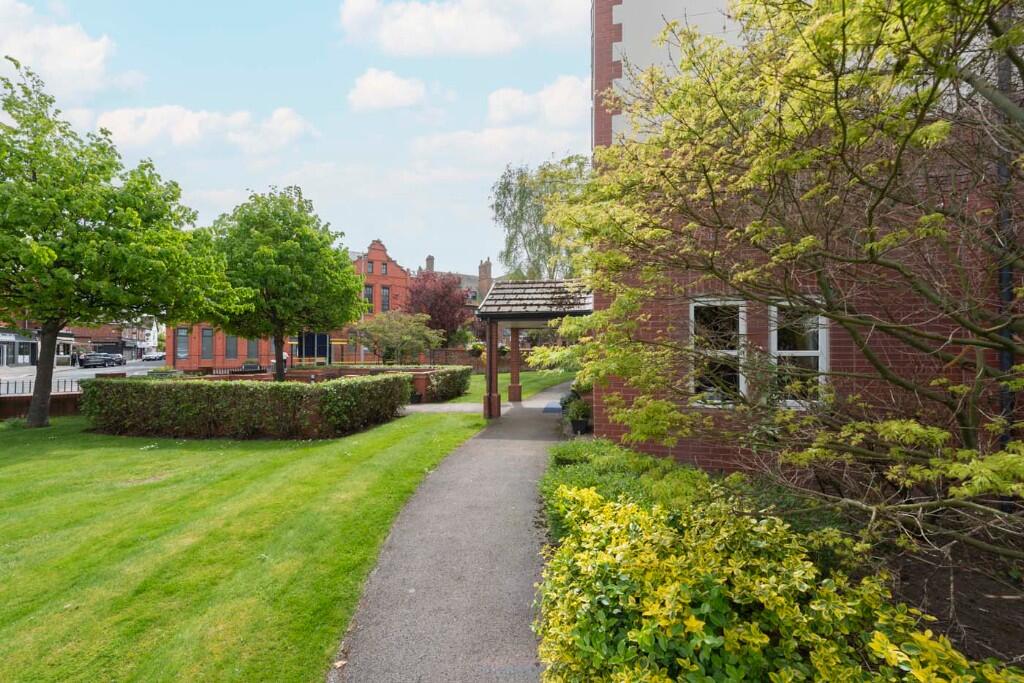 Apartment in Wirral, Liverpool City Region - More