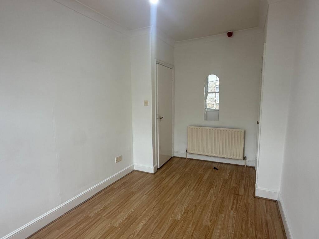 Apartment in Dartford - View 3