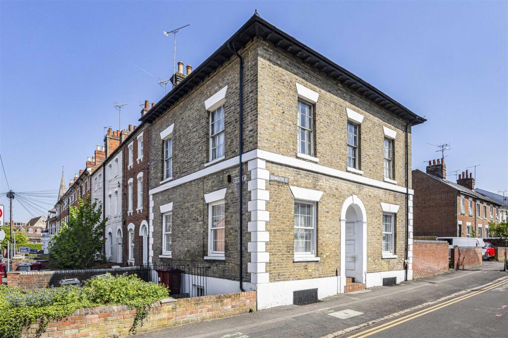Main image of property: Sidmouth Street, Reading, RG1 4QX