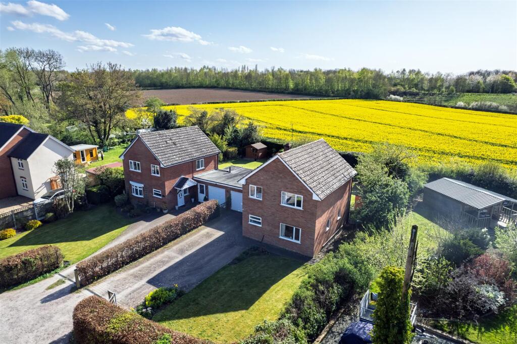 3-bed detached on Drury Lane, Montford Bridge, Shrewsbury, £325,000