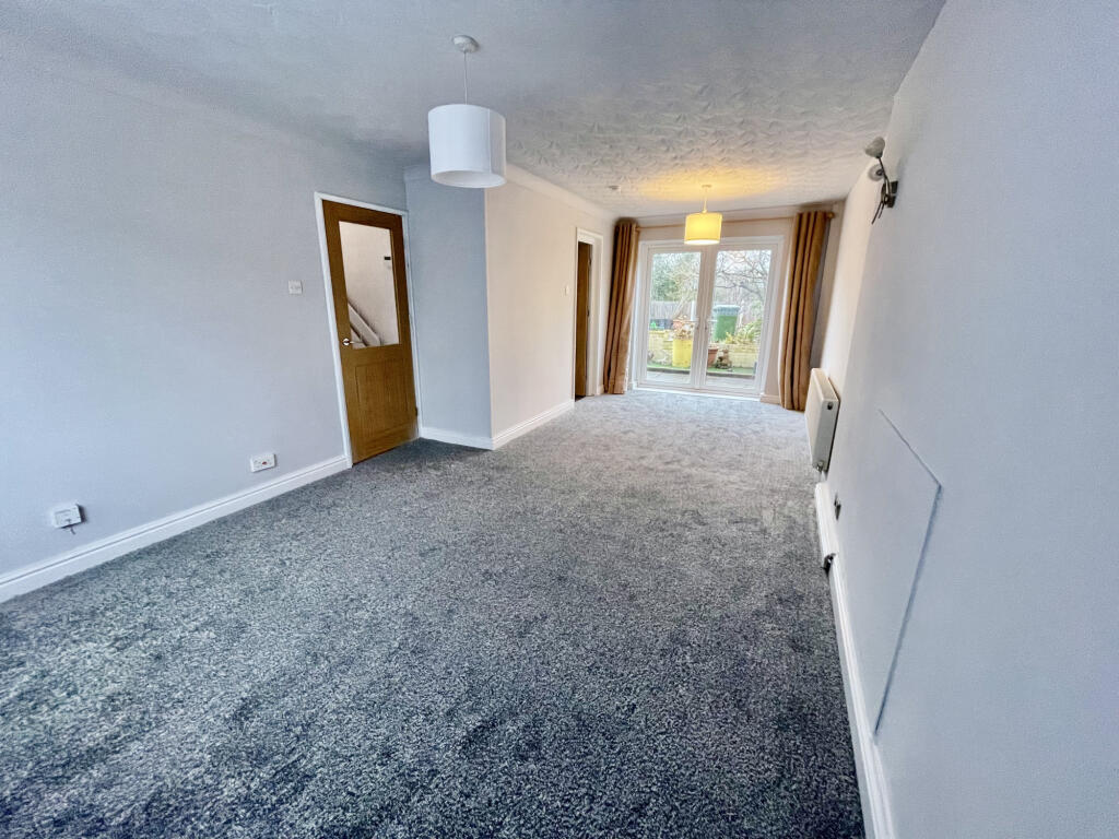 Arundel Drive,  Carleton, FY6 photo 3