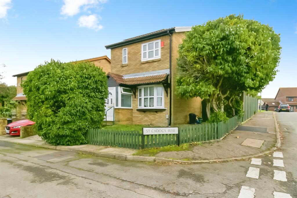 3-bed detached on St. Cadocs Rise, Barry, £240,000
