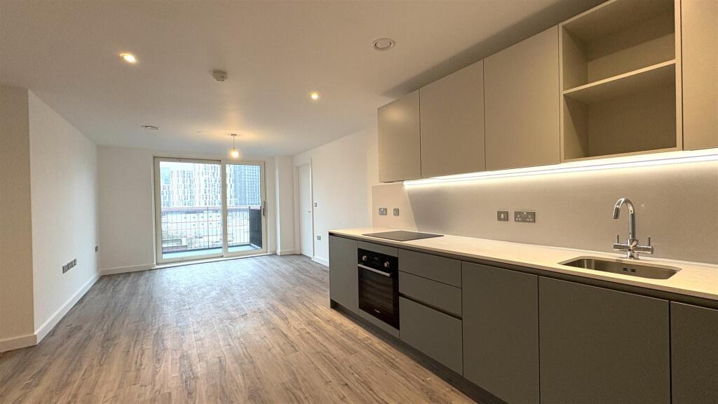 Main image of property: The Railings, Middlewood Locks
