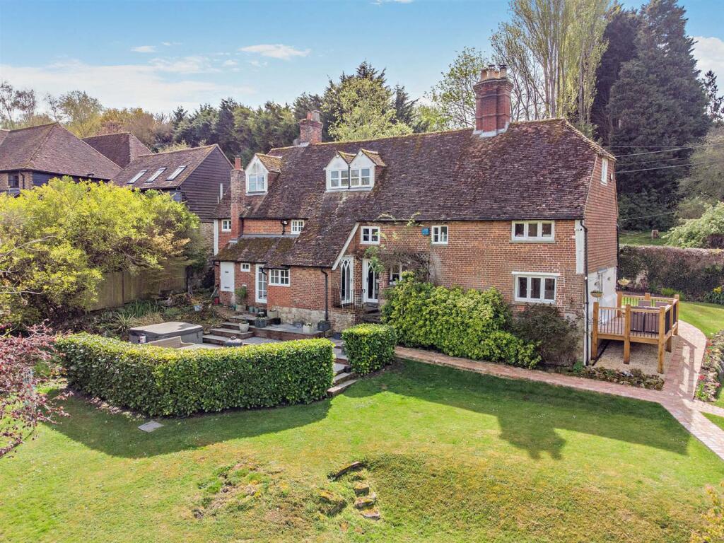 Main image of property: Caring Lane, Leeds, Maidstone
