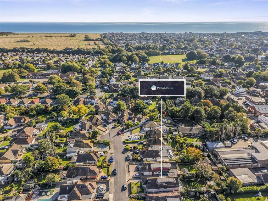 House in Worthing, Ferring - More