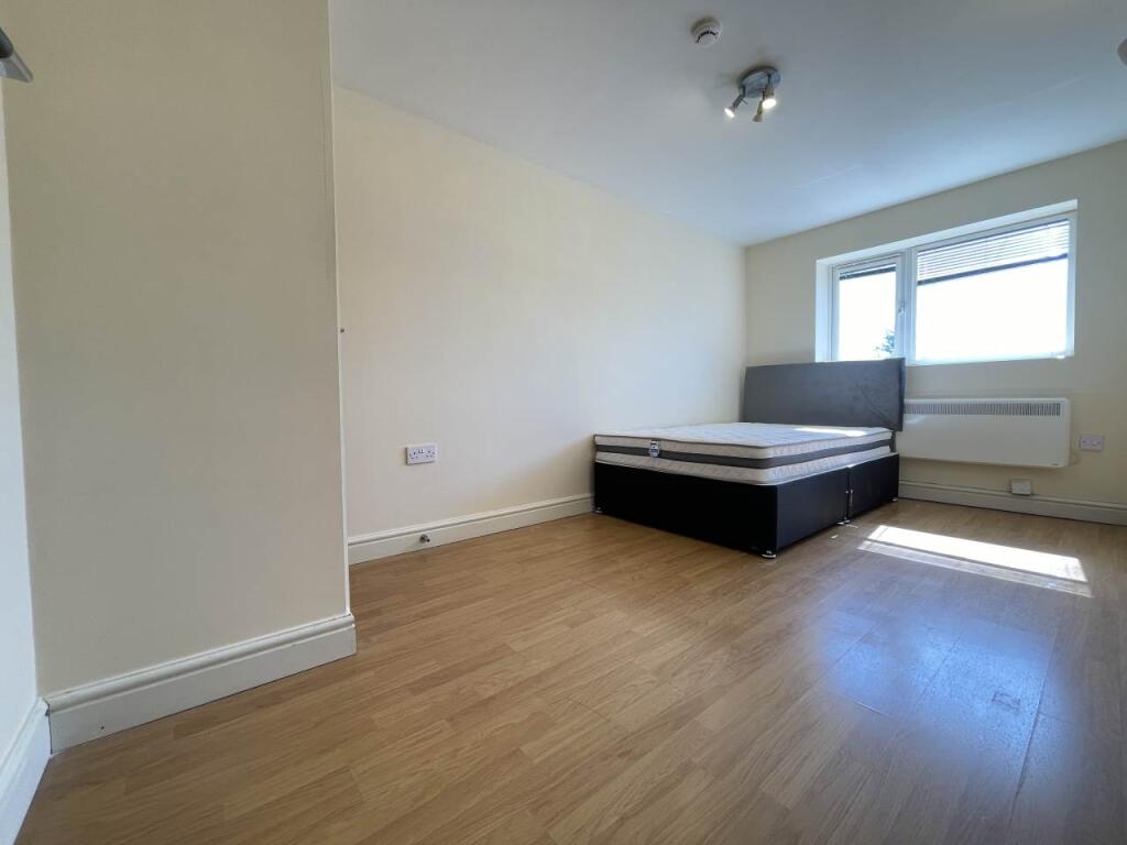 Apartment in Cardiff, Maindy, Cathays - View 5